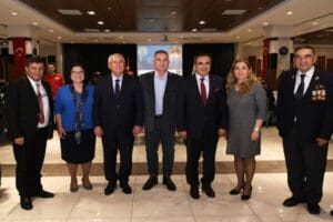 Karabağlar Belediyesi, her Ramazan ayında d&uuml;zenlediği geleneksel iftar yemekleri kapsamında