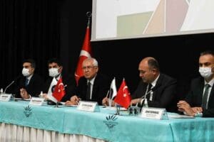 Karabağlar Belediyesi sorun ve &ouml;nerilerini dinledi. Karabağlar Belediye Başkanı Muhittin
