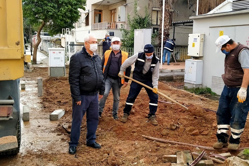 Karabağlar Belediyesi ekipleri, geçen hafta sonlarında olduğu gibi sokağa çıkma
