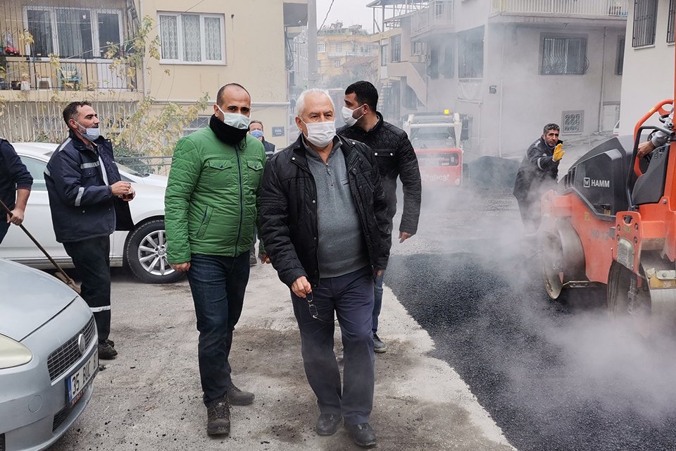 Karabağlar Belediyesi Fen İşleri Müdürlüğü ekipleri, sokağa çıkma kısıtlaması günlerini