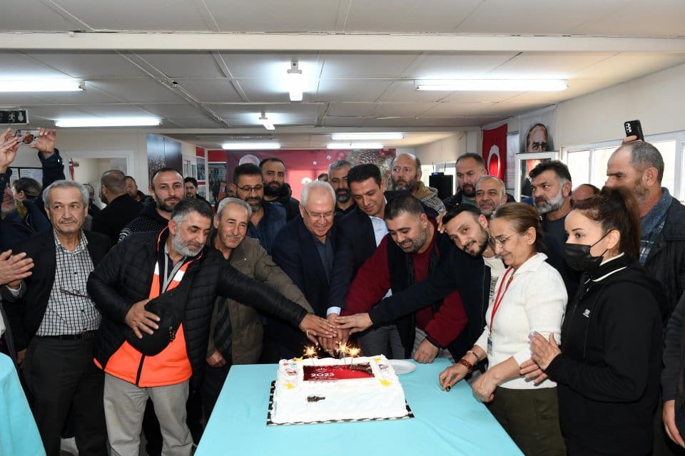 Karabağlar Belediye Başkanı Muhittin Selvitopu, yılın son g&uuml;n&uuml; Karabağlar Belediyesi