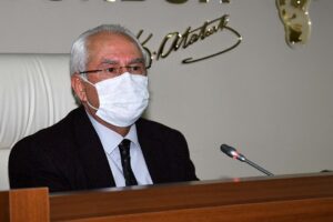 Karabağlar Belediye Başkanı Muhittin Selvitopu, CHP’li ve AK Partili üyelerden