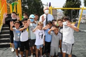 Karabağlar Belediyesi tarafından Bahriye &Uuml;&ccedil;ok Mahallesi&rsquo;nde yaptırılan park t&ouml;renle a&ccedil;ıldı.