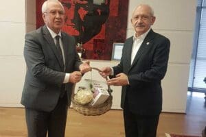 Başkan Selvitopu CHP Genel Başkanı'nı ziyaret etti. Karabağlar Belediye Başkanı