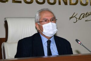 Karabağlar Belediye Başkanı Muhittin Selvitopu, Toplu Konut İdaresi’nin (TOKİ) yargı