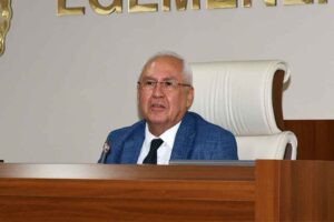 Karabağlar Belediye Meclisi'nin ağustos ayı toplantısı, belediye ana hizmet binasındaki