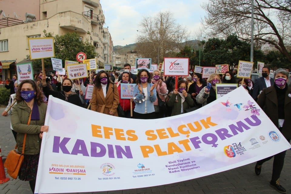 Efes Sel&ccedil;uk Belediye Başkanı Filiz Ceritoğlu Sengel, İstanbul S&ouml;zleşmesi'nin fesh