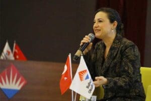 Efes Sel&ccedil;uk Belediye Başkanı Filiz Ceritoğlu Sengel Bah&ccedil;eşehir Koleji tarafından