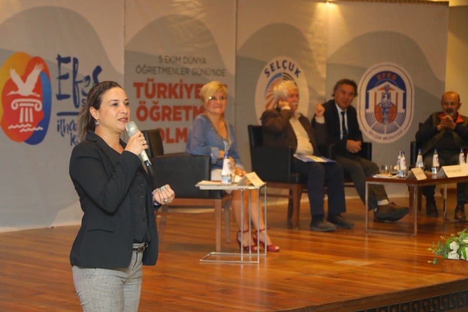 5 Ekim D&uuml;nya &Ouml;ğretmenler G&uuml;n&uuml;&rsquo;nde Efes Sel&ccedil;uk&rsquo;ta d&uuml;zenlenen &ldquo;5 Ekim