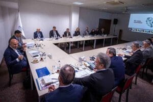İzmir B&uuml;y&uuml;kşehir Belediye Başkanı Tun&ccedil; Soyer, 11 metropol il&ccedil;enin belediye