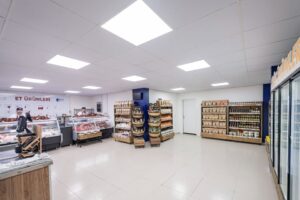 İzmir B&uuml;y&uuml;kşehir Belediye Başkanı Tun&ccedil; Soyer, halka sağlıklı, ucuz ve