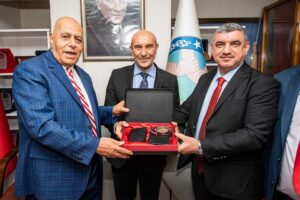 İzmir Büyükşehir Belediye Başkanı Tunç Soyer, Anadolu Birliği Derneği’ni ziyaret