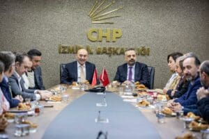 İzmir B&uuml;y&uuml;kşehir Belediye Başkanı Tun&ccedil; Soyer, g&ouml;reve yeni başlayan CHP