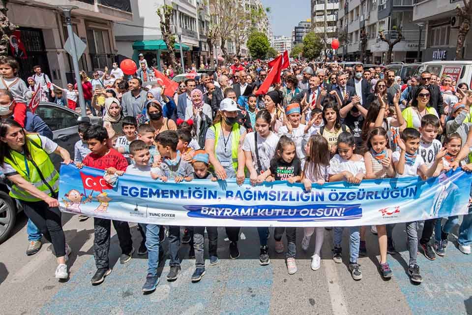 İzmir'de 23 Nisan Ulusal Egemenlik ve Çocuk Bayramı İzmir Büyükşehir