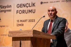 İkinci Y&uuml;zyılın İktisat Kongresi kapsamında &ldquo;Gen&ccedil;lik Forumu&rdquo; yapıldı. Gen&ccedil;lerin hayallerini