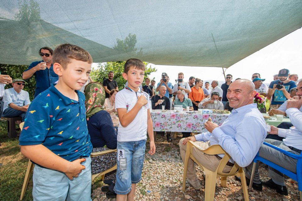 İzmir Büyükşehir Belediye Başkanı Tunç Soyer, Beydağ Ovacık Yaylası'nda üreticiler