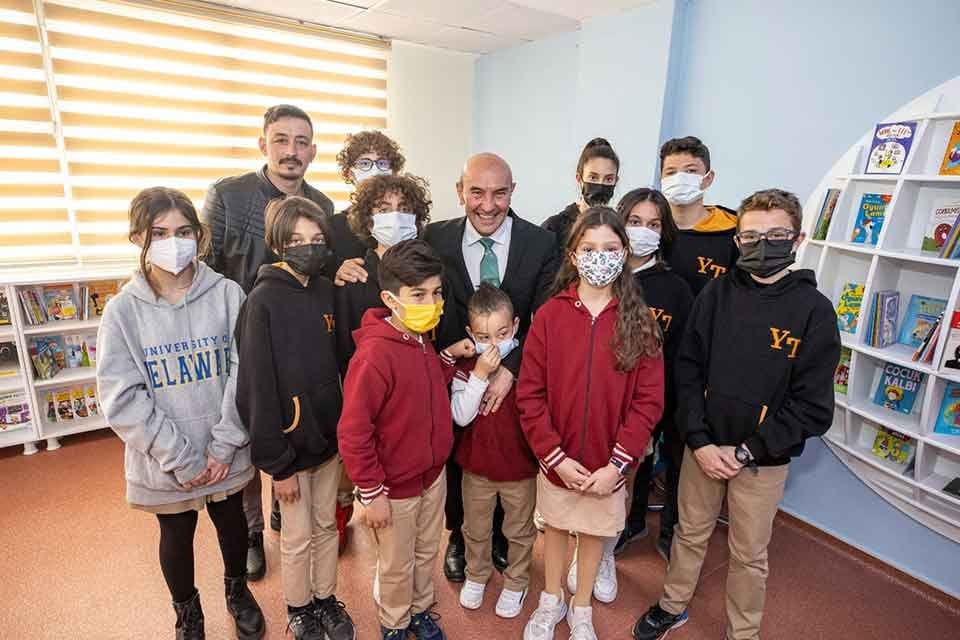 İzmir B&uuml;y&uuml;kşehir Belediye Başkanı Tun&ccedil; Soyer, 58&rsquo;inci K&uuml;t&uuml;phaneler Haftası&rsquo;nda, hayırsever
