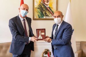 İzmir Büyükşehir Belediye Başkanı Tunç Soyer, İsviçre İstanbul Başkonsolosu Julien
