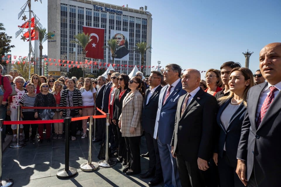 CHP İzmir İl Başkanlığı&rsquo;nın 29 Ekim t&ouml;reninde konuşan İzmir B&uuml;y&uuml;kşehir