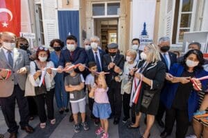 İzmir B&uuml;y&uuml;kşehir Belediye Başkanı Tun&ccedil; Soyer, Buca&rsquo;da Işılay Saygın K&uuml;t&uuml;phanesi&rsquo;nin