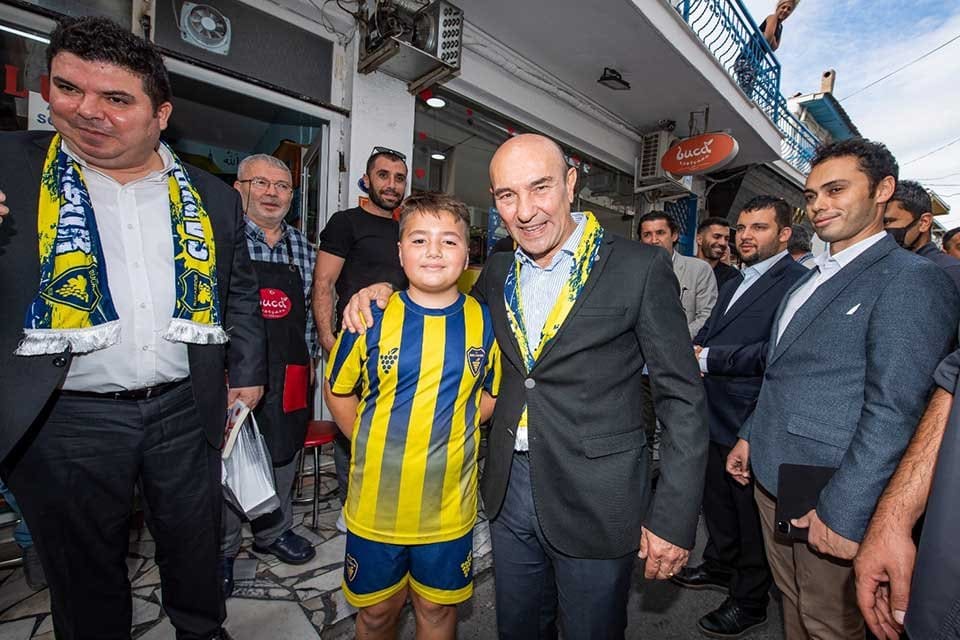 İzmir B&uuml;y&uuml;kşehir Belediye Başkanı Tun&ccedil; Soyer,&nbsp; Bucaspor Taraftarlar Derneği &uuml;yeleriyle