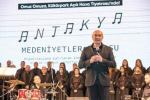 İzmir B&uuml;y&uuml;kşehir Belediyesi&rsquo;nin depremzedeler i&ccedil;in başlattığı &ldquo;Bir Kira Bir Yuva&rdquo;