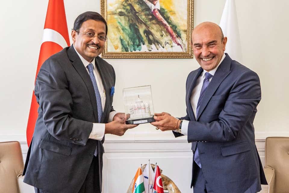 İzmir B&uuml;y&uuml;kşehir Belediye Başkanı Tun&ccedil; Soyer, kente ilk kez gelen