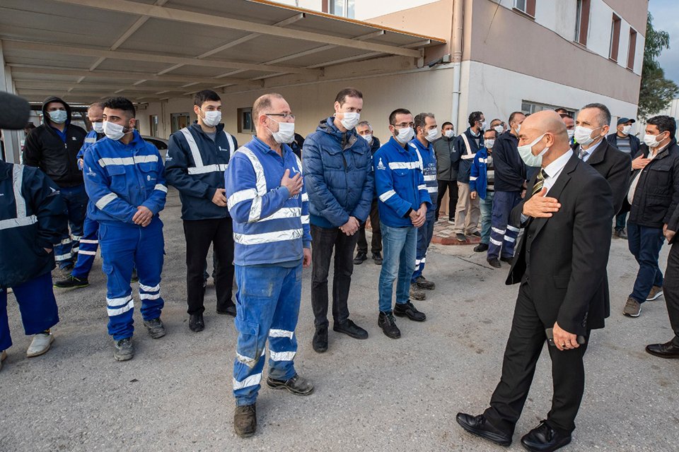 İzmir Büyükşehir Belediye Başkanı Tunç Soyer belediye personelinin yeni yılını
