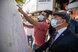 İzmir B&uuml;y&uuml;kşehir Belediye Başkanı Tun&ccedil; Soyer, Kemeraltı b&ouml;lgesinde aşırı yağışlarda