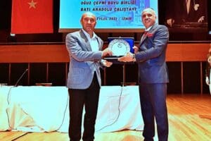 İzmir B&uuml;y&uuml;kşehir Belediye Başkanı Tun&ccedil; Soyer, İzmir &Ccedil;epni Boyu Derneği