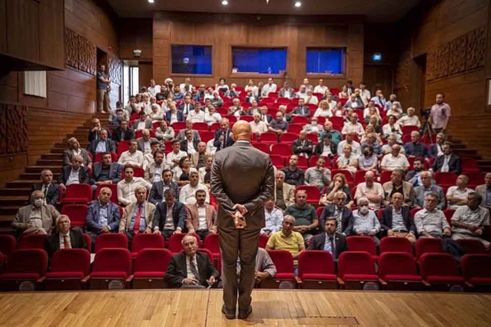 Başkan Soyer, CHP'nin eski yöneticilerine 3 yılda yapılan projeler ve