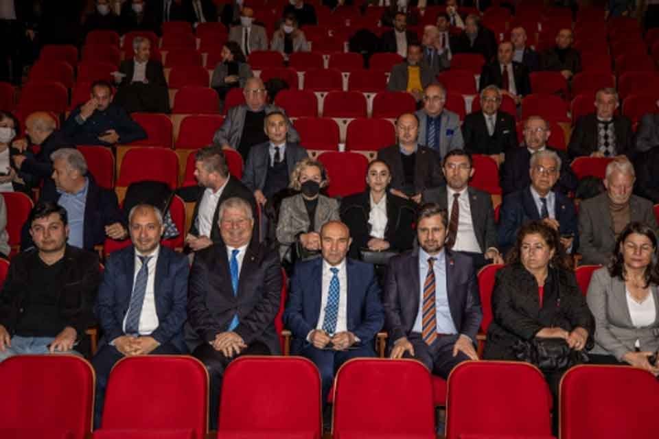 İzmir B&uuml;y&uuml;kşehir Belediye Başkanı Tun&ccedil; Soyer, İzmir'de bulunan 6 partinin