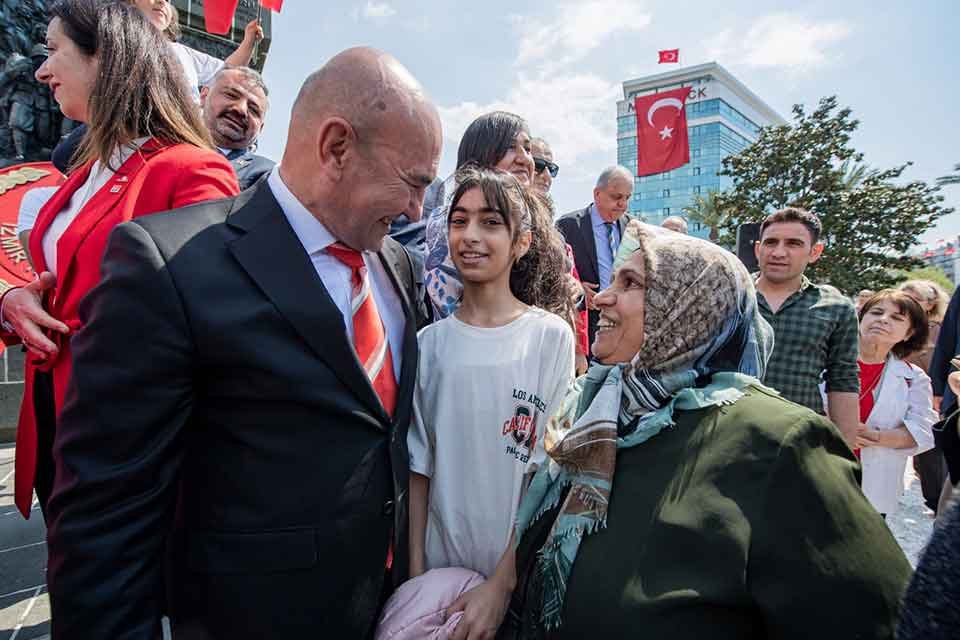İzmir Büyükşehir Belediye Başkanı Tunç Soyer, CHP İzmir İl Başkanlığı’nın