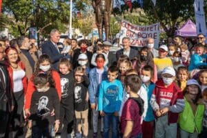 İzmir'de 29 Ekim Cumhuriyet Bayramı kutlamaları, her il&ccedil;e ve mahallede