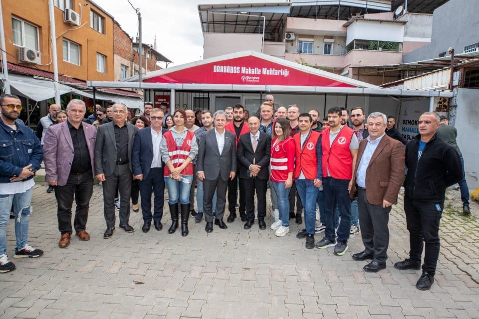 İzmir B&uuml;y&uuml;kşehir Belediye Başkanı Tun&ccedil; Soyer Bornova&rsquo;da esnafı ziyaret etti,