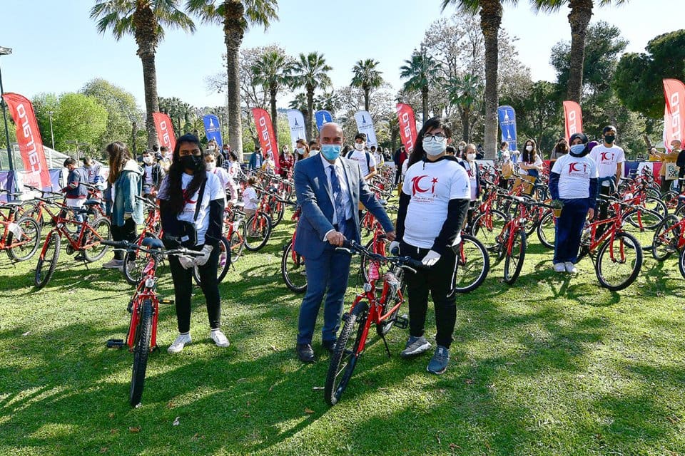 İzmir B&uuml;y&uuml;kşehir Belediye Başkanı Tun&ccedil; Soyer, 23 Nisan Ulusal Egemenlik