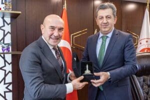 İzmir B&uuml;y&uuml;kşehir Belediye Başkanı Tun&ccedil; Soyer, İzmir Cumhuriyet Başsavcılığı&rsquo;na atanan