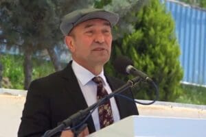 B&uuml;y&uuml;kşehir belediyesi personelleriyle başlayan bayramlaşma turunda bir a&ccedil;ıklama yapan İzmir