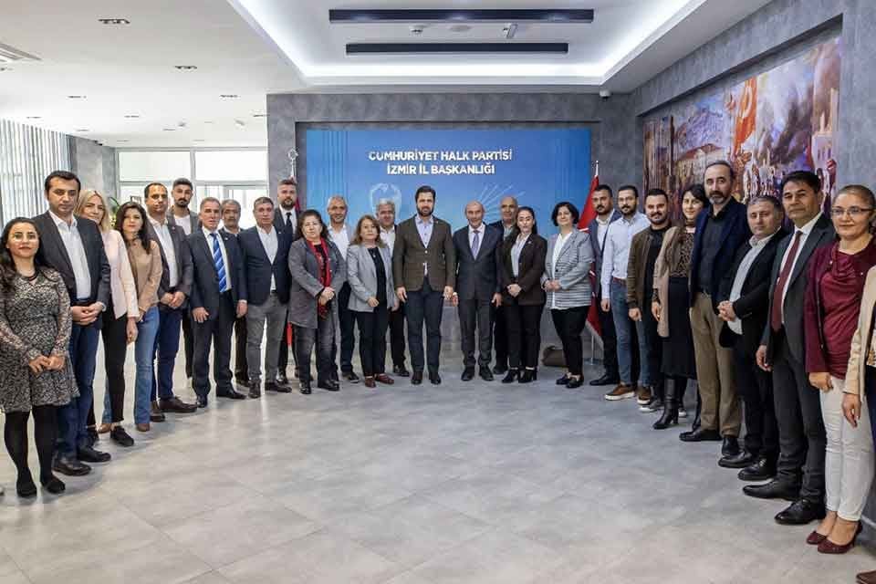 İzmir B&uuml;y&uuml;kşehir Belediye Başkanı Tun&ccedil; Soyer, CHP İl &Ouml;rg&uuml;t&uuml; y&ouml;neticileriyle