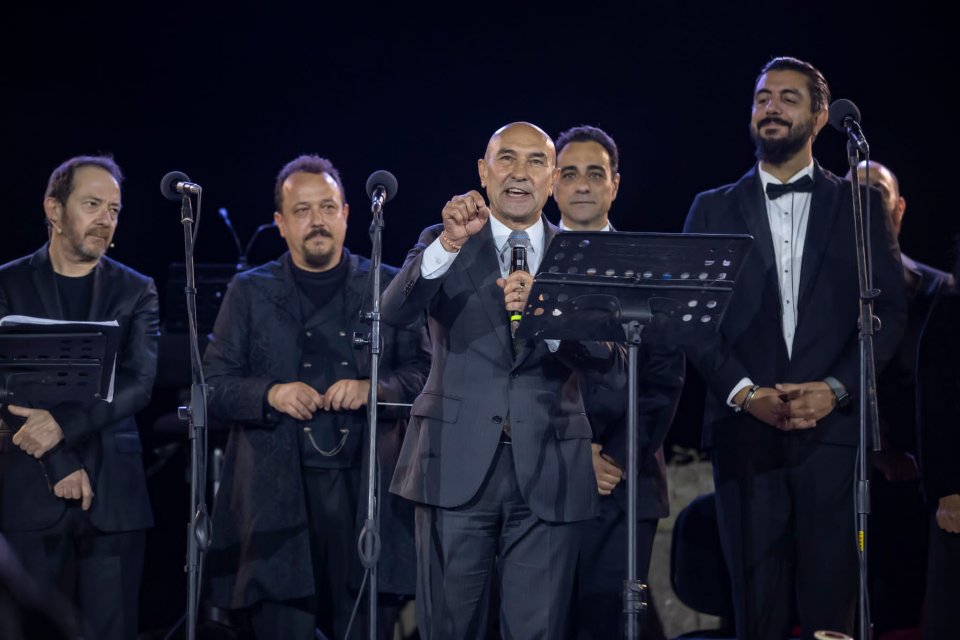 Zeus Sunağı’nın anavatanı Bergama’ya getirilmesi için çalışmalarını sürdüren İzmir Büyükşehir