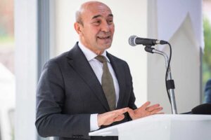 Çiğli’de muhtarlar, siyasi parti ve sivil toplum kuruluşlarının temsilcileriyle bir
