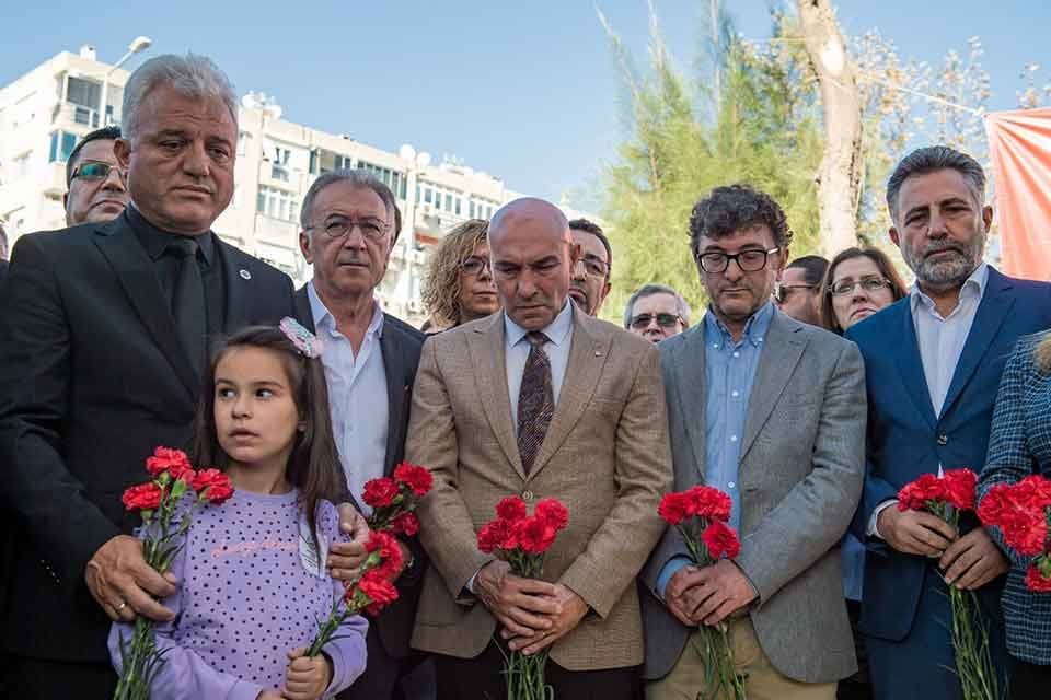 30 Ekim depreminde hayatını kaybeden 117 kişi İzmir&rsquo;de t&ouml;renle anıldı.