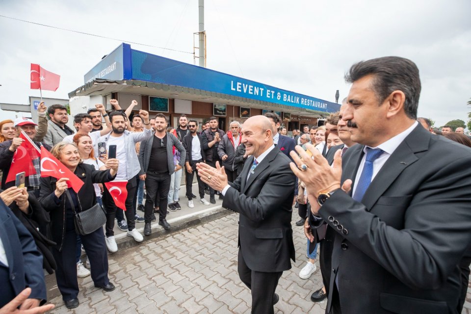 İzmir B&uuml;y&uuml;kşehir Belediye Başkanı Tun&ccedil; Soyer Dikili&rsquo;deki sivil toplum kuruluşlarının