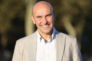 İzmir Büyükşehir Belediyesi yiyecek-içecek sektöründe faaliyet gösteren esnafın pandemi nedeniyle