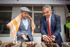 İzmir Büyükşehir Belediye Başkanı Tunç Soyer, Beydağ Belediyesi tarafından İzmir