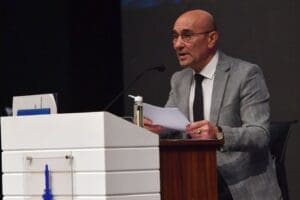 İzmir B&uuml;y&uuml;kşehir Belediyesi Meclisi'nde konuşan b&uuml;y&uuml;kşehir belediye başkanı Tun&ccedil; Soyer,