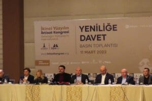İzmir B&uuml;y&uuml;kşehir Belediye Başkanı Tun&ccedil; Soyer, &ldquo;Yeniliğe davet&rdquo; sloganıyla 15-21