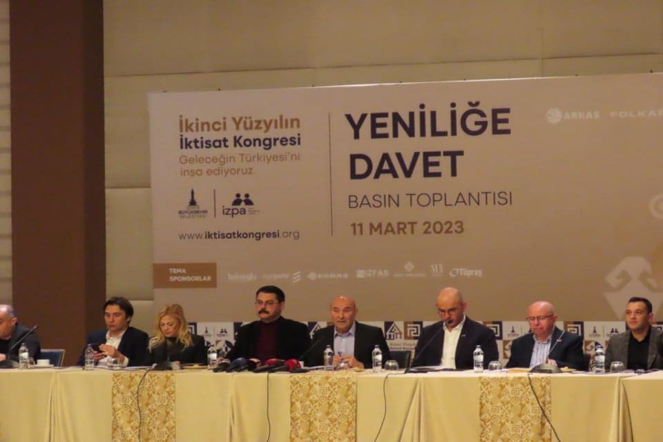 İzmir B&uuml;y&uuml;kşehir Belediye Başkanı Tun&ccedil; Soyer, &ldquo;Yeniliğe davet&rdquo; sloganıyla 15-21