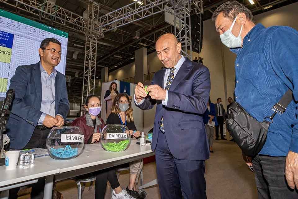 İzmir Büyükşehir Belediye Başkanı Tunç Soyer, Uzundere Kentsel Dönüşüm Alanı’nda