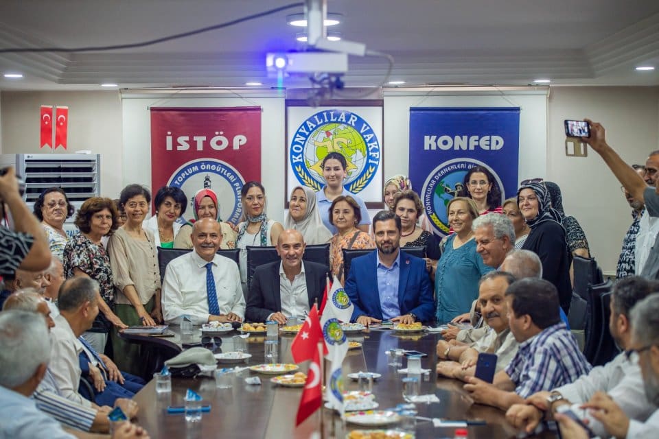 İzmir B&uuml;y&uuml;kşehir Belediye Başkanı Tun&ccedil; Soyer, Konyalılar K&uuml;lt&uuml;r ve Yardımlaşma